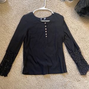 black ribbed lacy sleeve shirt